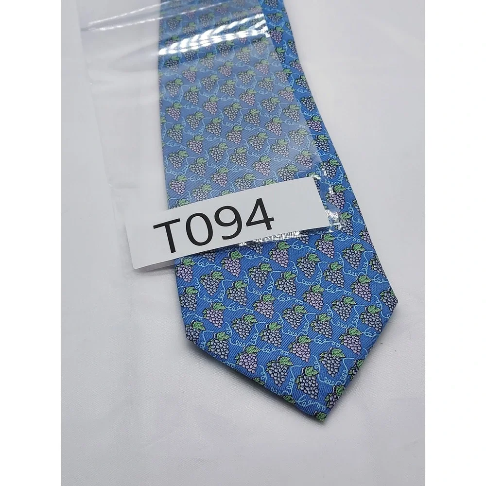 Vineyard Vines Mens Blue Grape Cluster Silk Tie Marthas Vineyard Hand Made USA